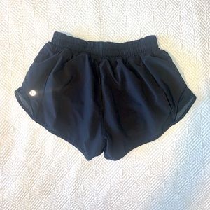 Lululemon Hotty Hot Short II *2.5" Black Size 4